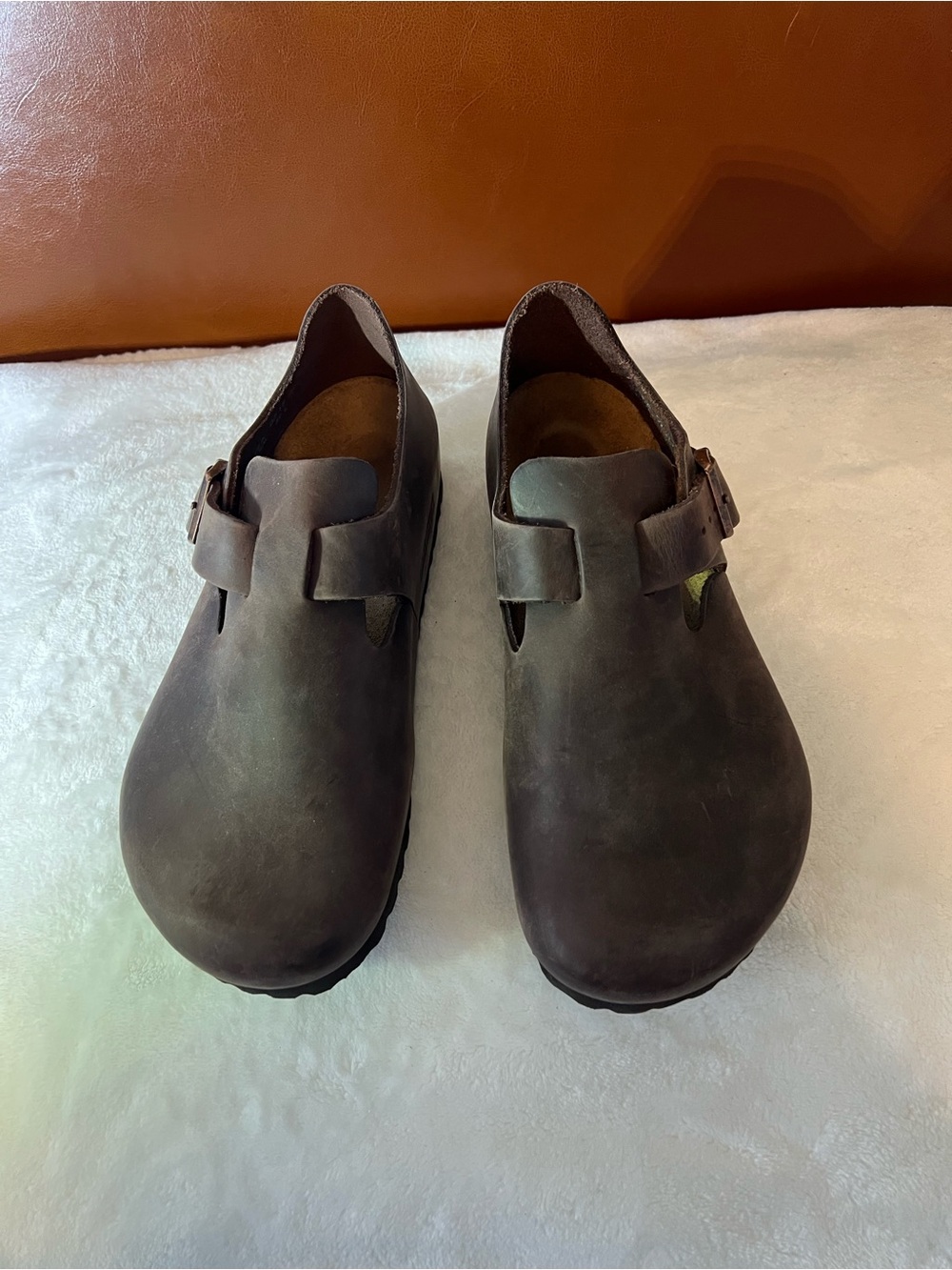 Birkenstock London Oiled Leather Brown Leather Slip-On Clogs with Buckle - Picture 6 of 10